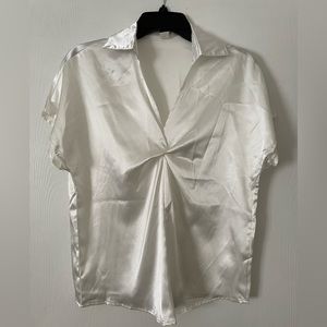 🌻5/$16🌻Silky white short sleeve top